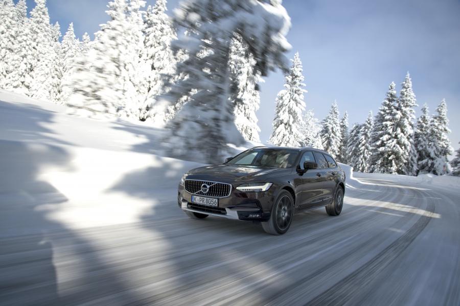  Volvo V90 D5 Cross Country 2016 года  (WW) (фото 31 из 36)